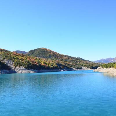 autumn colours around the serre poncon lake in the Alps (1 of 1).jpg